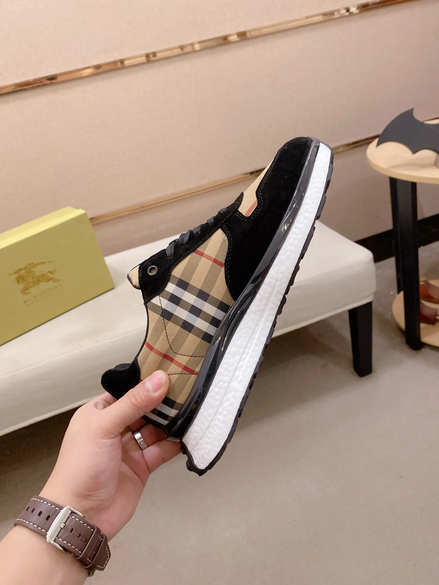 Men's clothing and shoes💰:442💰🇮🇹🇮🇹Synchronized with BURBERRY's top purchasing agents🔍🔍. First-layer cowhide and fabric imported from Italy. Fully imported mesh lining, sole: original sole provided by the original factory, exclusive movable molded sole, super comfortable, original factory follow-up goods, 🔍🔍high quality, can be entered and exited at will, welcome to compare code number 38-44 (45 is custom-made and cannot be returned or exchanged)